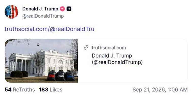 特朗普Truth帖：白宫前媒体垃圾袋隐喻图